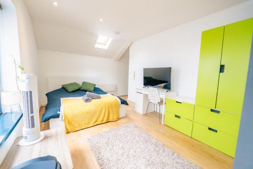 Plasnewydd Apartment | Modern Design Studio Apartment