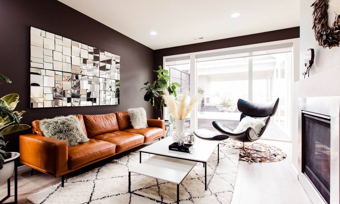 Auburn House | Modern Designer Home with Hot Tub, Deck, WIFI, Grill & Garden Views