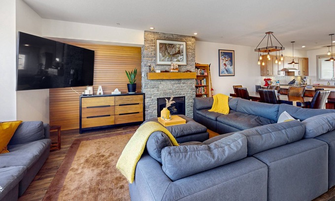 Snow Pine Estates House | Modern, dog-friendly townhome with hot tub, fireplace & fast WiFi - ski-in/out