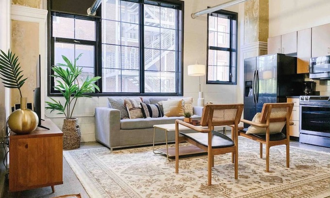 Old City Apartment | Modern Downtown Loft on Gay St