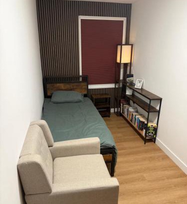Bow House | Modern East London Apartment with Private Studio & Guest Rooms-Near Bow, Victoria Park