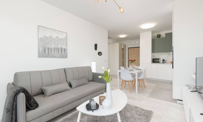 Baluty Apartment | Modern Elegance Apartment with Parking & AC next to Manufaktura