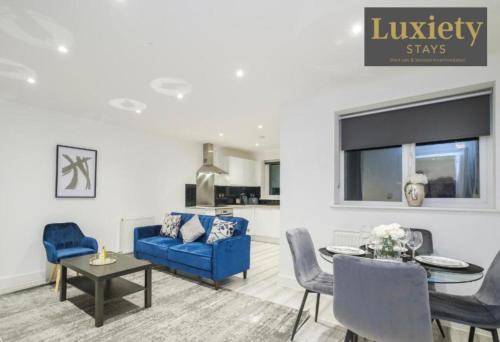Southend-on-Sea Apartment | Modern & Elegant 1BR City Centre - Near High St & Southend Beach by Luxiety Stays
