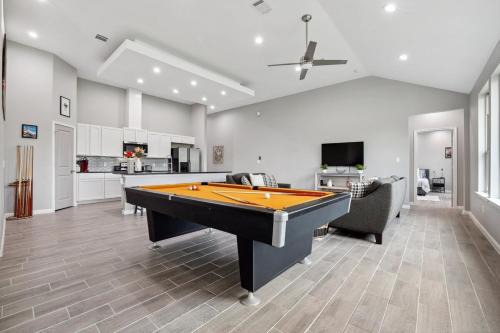 Cedar Creek House | Modern Escape in Cedar Creek