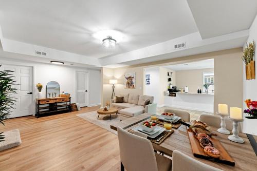 Woodstock Apartment | Modern Escape, Pool, Golf, Game Room, Gym, 10min Lake & Downtown