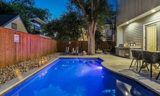 Govalle House | Modern Estate | Private Heated Pool