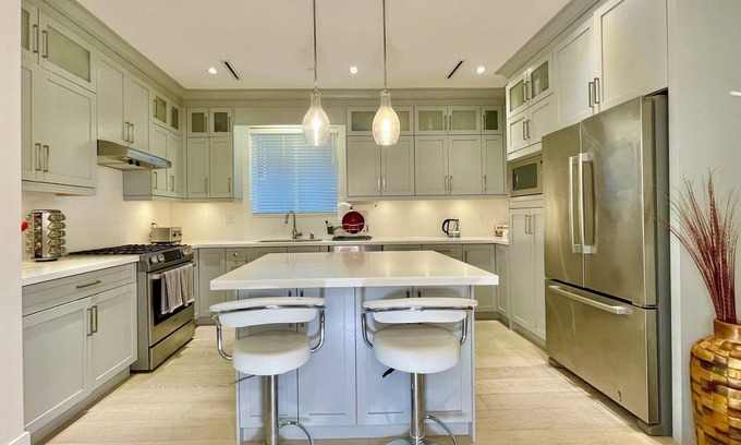 Grandview-Woodland House | Modern, family friendly space with Air conditioning, 8 min to Downtown!