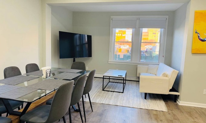 Passaic House | Modern Family Getaway to NYC