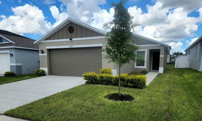 Wellington House | Modern Family home, BBQ for share, Self Check-in