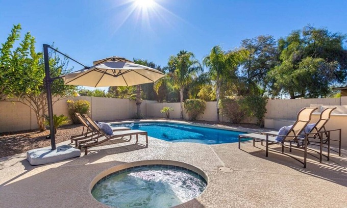 Scottsdale Vista North House | Modern Family Retreat - Pool|Spa|Firepit|Putt Grn