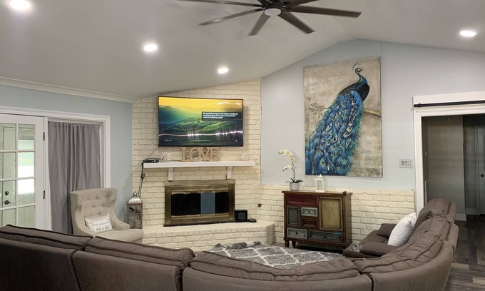 Shenandoah House | Modern Farm House- 4 Spacious bedrooms