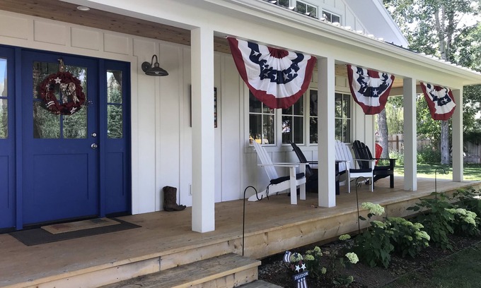 Hailey House | Modern Farm House:Amazing Location. Shopping, Hiking, Fishing and Skiing