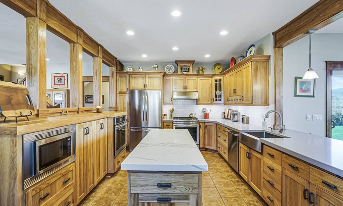 Dallas Other | Modern Farmhouse in the country on the golf course