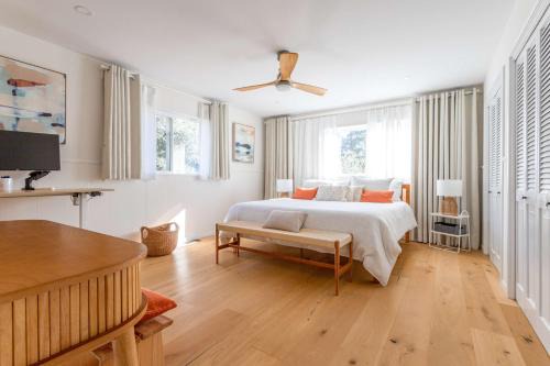 Sebastopol House | Modern Farmhouse on 1 Acre Lot Just Steps From Regional Park with Hot Tub