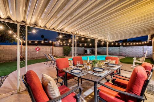 Clearview House | Modern Farmhouse With Free Heated Pool & Fast Wifi
