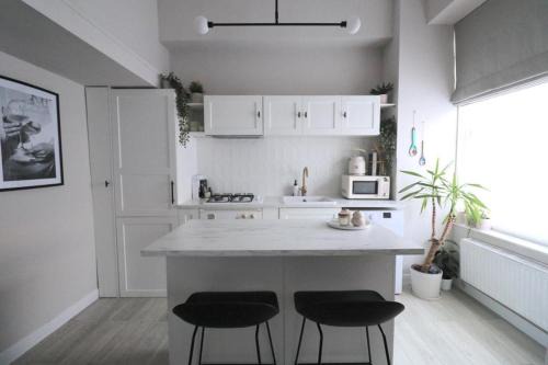 Bonnington Apartment | Modern Flat in Central Edinburgh
