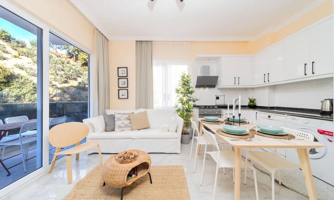 Avsallar Apartment | Modern Flat With Shared Pool and Balcony in Alanya