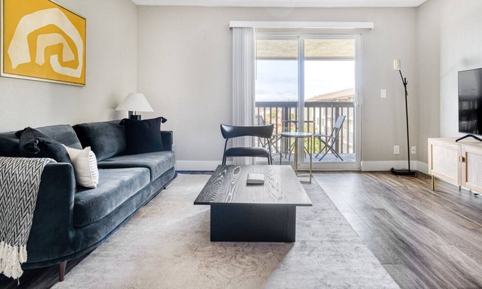 Foster City Apartment | Modern Foster City 1BR w/ Gym, Pool, W/D, near highways, by Blueground