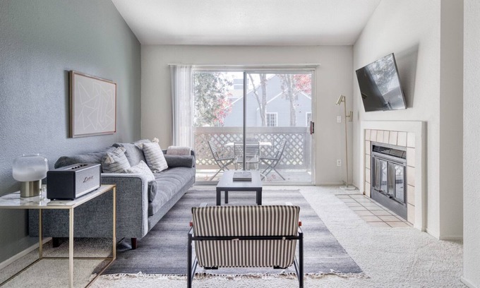 Foster City Apartment | Modern Foster City 2BR w/Gym, Pool & W/D, nr San Pedro Sq, by Blueground
