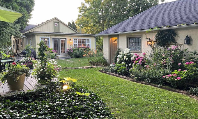 Historic Old Town House | Modern French Cottage in Old Town! "The 506"