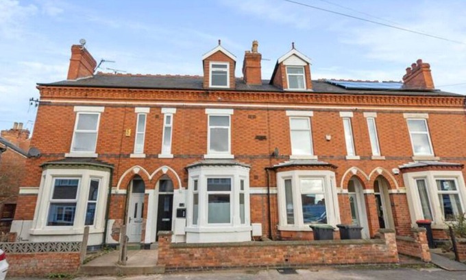 Beeston Apartment | Modern & Fresh Studio Apt