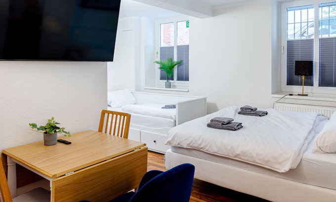 Steintor-Vorstadt Apartment | Modern furnished apartment for 4 persons directly at Rostock main station.
