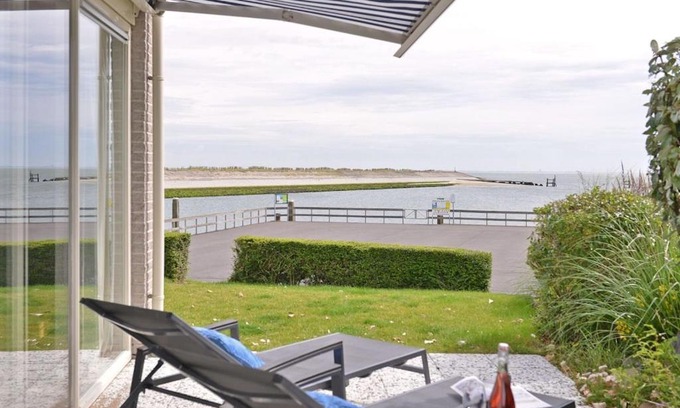 Kamperland House | Modern furnished detached bungalow, located on the marina