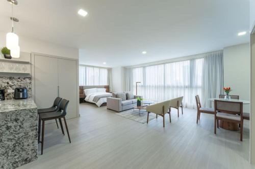Costa del Este House | Modern Furnished Studio Facing Green Spaces in Panama City