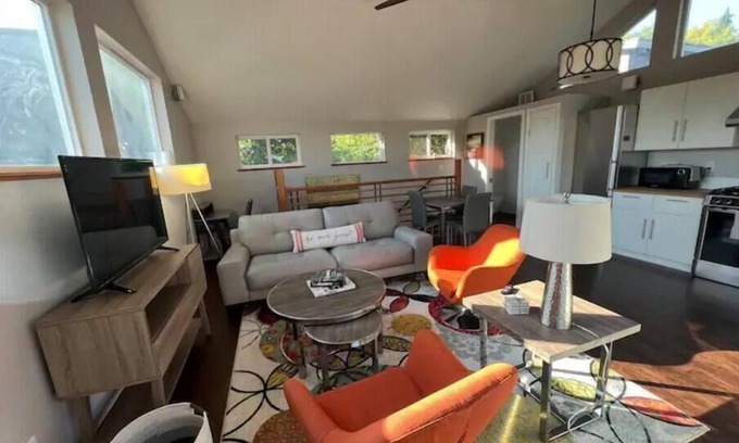 Central District House | Modern gateway to character-rich Madison Valley