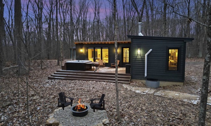 New Plymouth Cabin | Modern Getaway Cabin | Hocking Hills