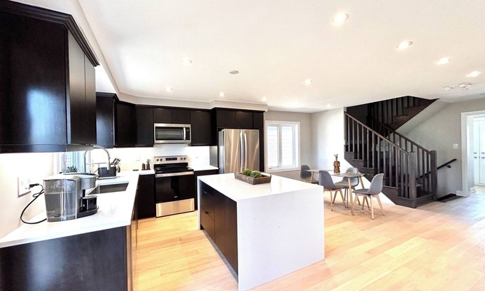 Bracebridge House | Modern getaway in the heart of Muskoka!