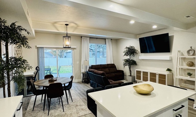 Lincoln Heights House | Modern Getaway located in Central Spokane with great amenities!