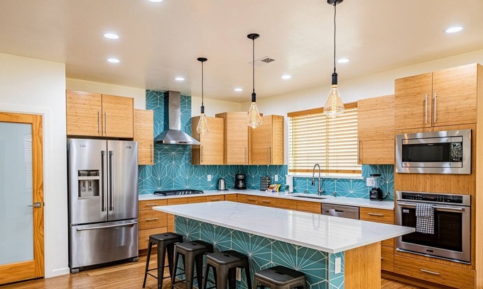 Northeast Heights House | Modern Getaway- Voice Activated Smart Home!