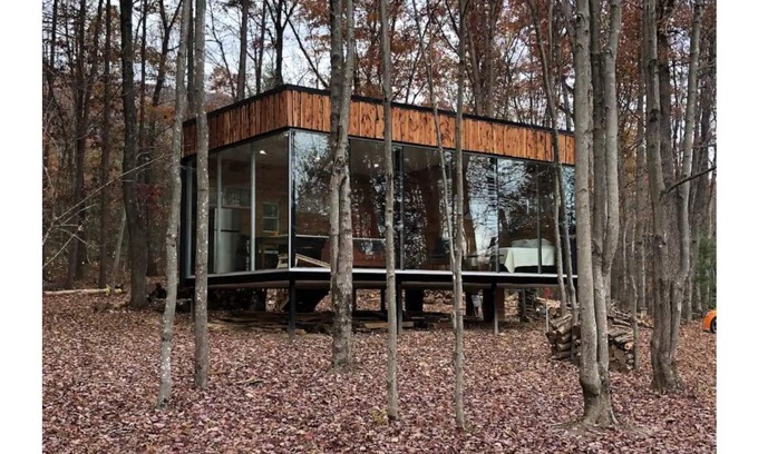 Fort Valley Apartment | Modern Glass Retreat -All the modern amenities in a secluded forest setting
