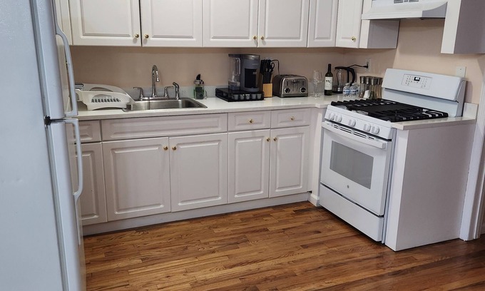 East New York House | Modern Grey Spacious4Bed with Free Wine