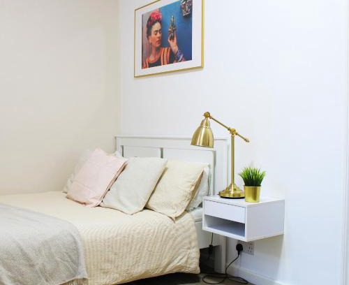 Stratford Apartment | Modern ground floor flat - 15 min to Central London