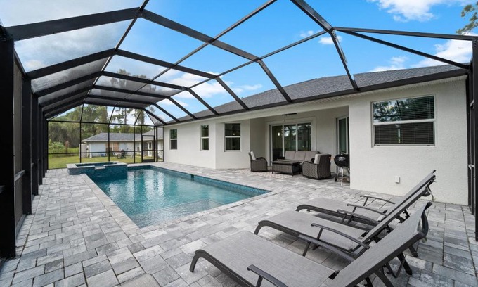 North Port House | Modern Heated Pool Home Close To Downtown Shopping