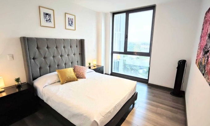 Granada Apartment | Modern Hi-Rise with Indoor Pool & Hot Tub