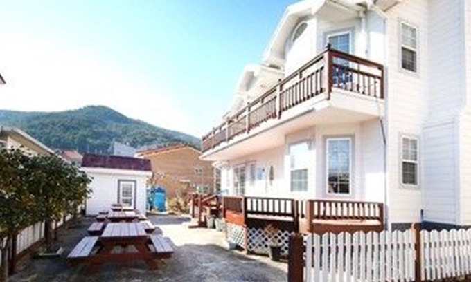 Irun-myeon House | Modern Hill Pension