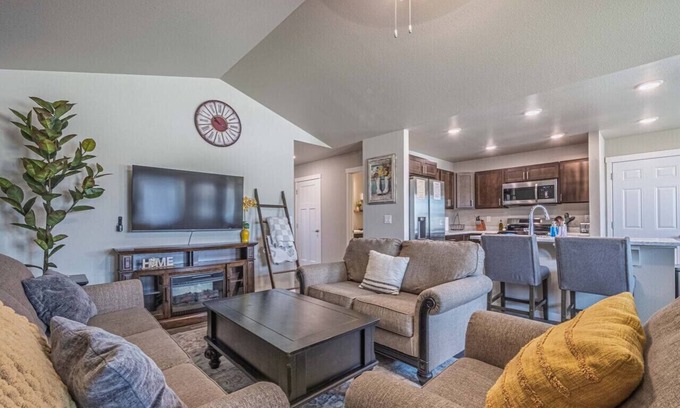 Rapid City Apartment | Modern Hills Home + Hot Tub