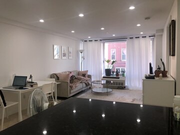 Greenpoint Apartment | Modern Hip Brooklyn Apartment
