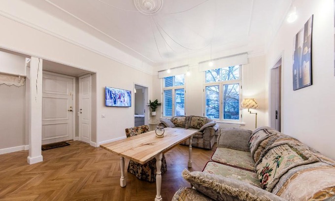 Tatari Apartment | Modern History Apartment