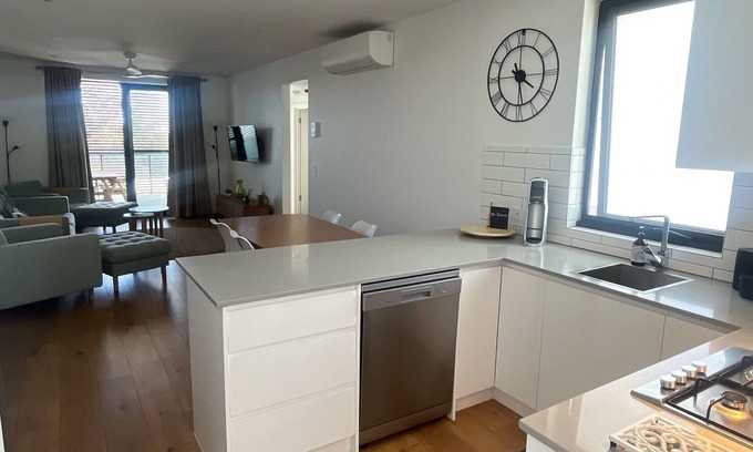 Prospect Apartment | Modern Holiday Apartment in Prospect, South Australia