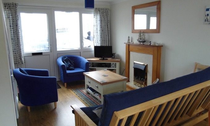 Pembroke Ski Chalet | Modern Holiday Home a Few Minutes Walk from Beautiful Beach.