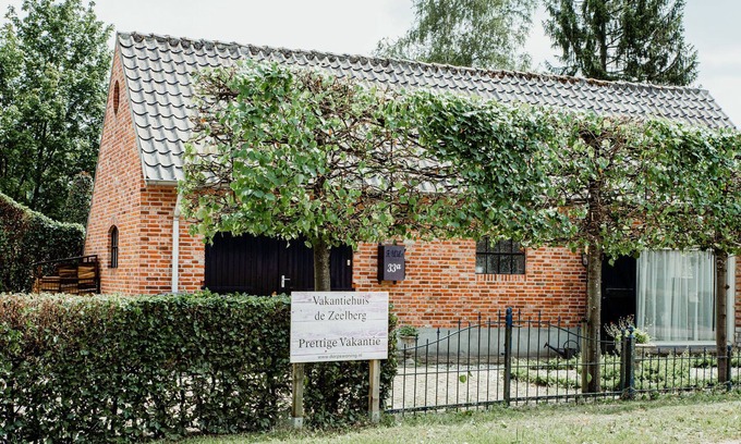 Municipality of Valkenswaard House | Modern holiday home in Valkenswaard with private garden