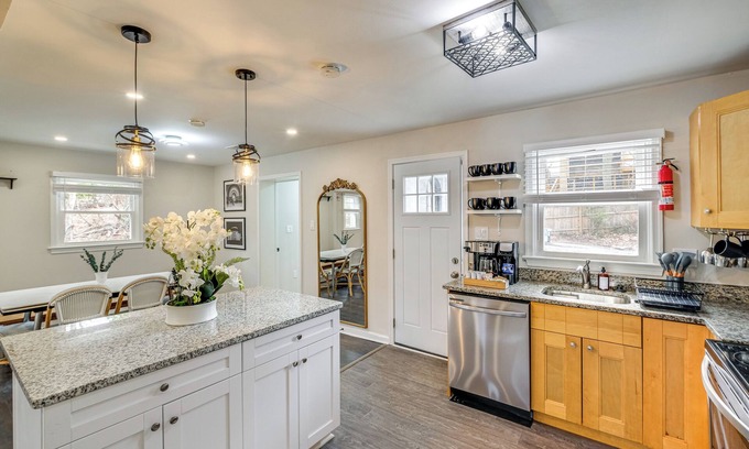 Oxon Hill House | Modern Home 11 Mi to DC: Pets Welcome!