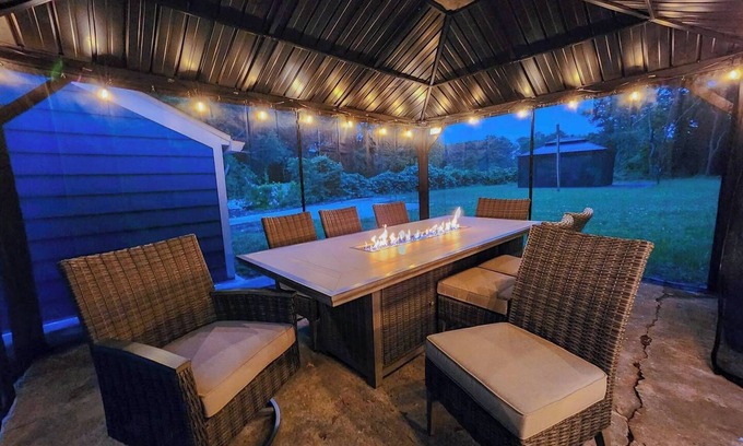 Candler-McAfee House | Modern Home 2 Firepits w/Dining