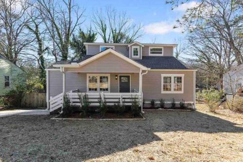 Atlanta House | Modern Home:3 Bedroom;2.5 Bath Near M-Benz Stadium