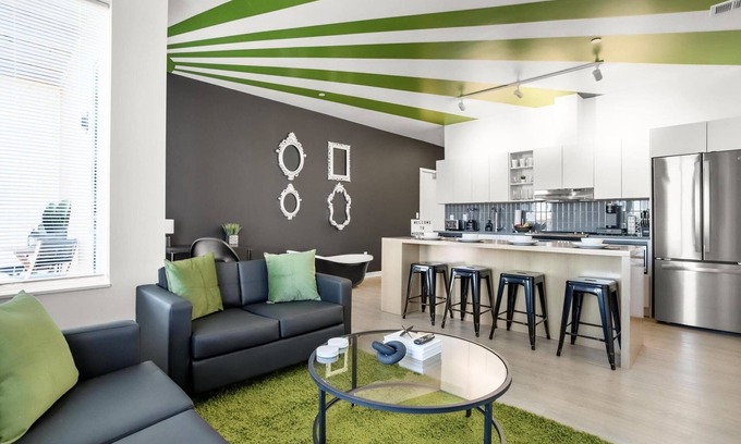 Highlandtown Apartment | Modern Home 3BD/3BA Free On-Street Parking & Wifi