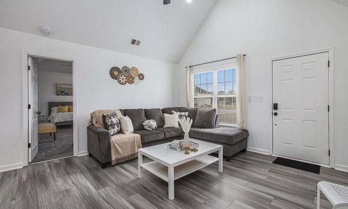 Cartersville House | Modern Home 4 Bed Lakepoint- Hyundai SK EV Plant-Near Museum's